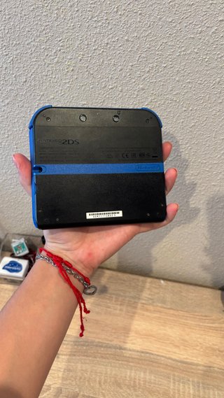 Nintendo 2DS Negra y Azul + Juegos