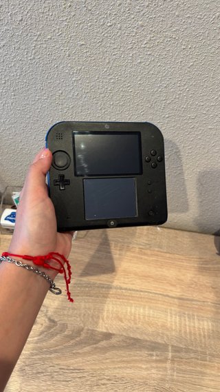 Nintendo 2DS Negra y Azul + Juegos