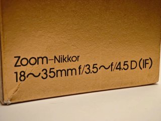 Caja Objetivo Nikon Zoom-Nikkor 18-35 mm.