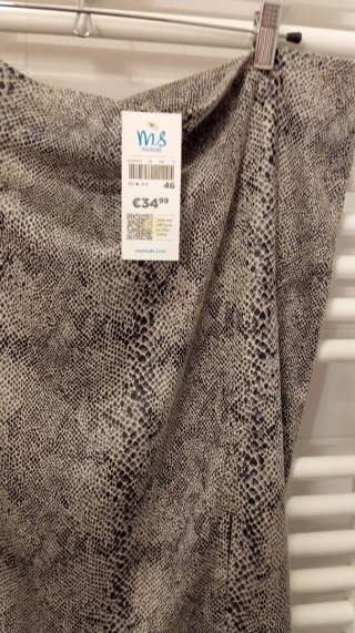 Falda serpiente talla 46 adaptable