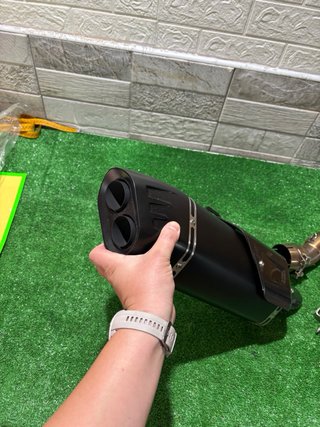 Tubo de escape moto BMW negro