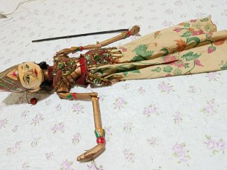 Marioneta Balinesa antigua de madera.