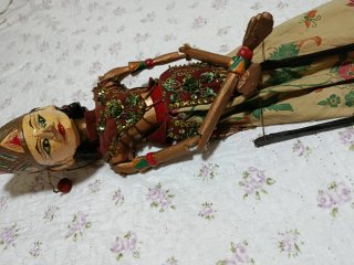 Marioneta Balinesa antigua de madera.