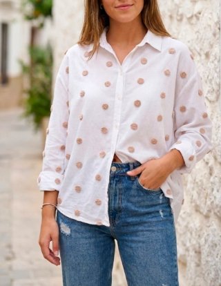 Camisa Zara blanca con lunares beige