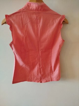 Blusa salmón con encaje y botones