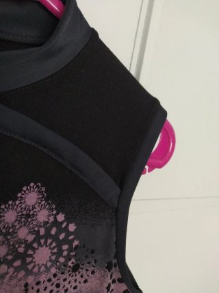 Camiseta negra y morada Promod talla 38