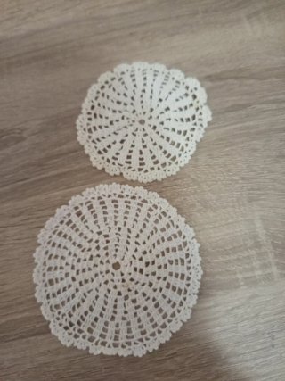 2 antichi tappeti rotondi all'uncinetto