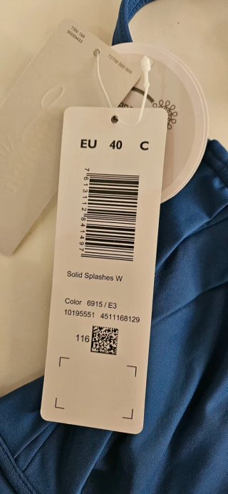 Bikini sopra Triumph nuovo