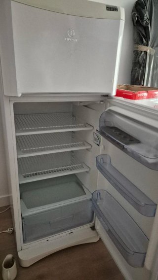 Nevera Indesit