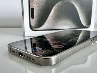 iPhone 15 Pro 256GB Gris Impecable