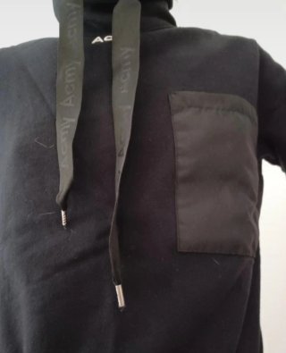 Abito felpa nero con cappuccio