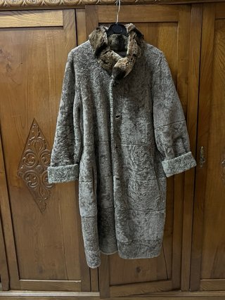 Abrigo largo reversible de piel beige y marrón