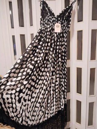 Vestido largo estampado blanco y negro