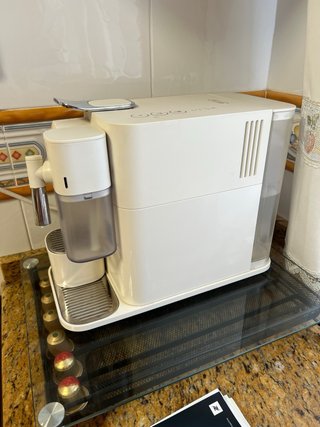 Cafetera Nespresso Lattissima One