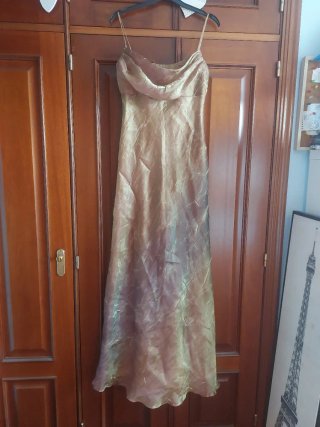 Vestido fiesta dorado con pareo