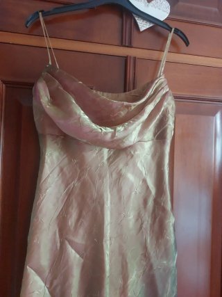 Vestido fiesta dorado con pareo
