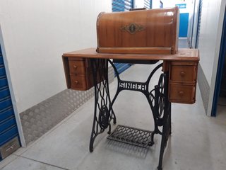 Máquina de coser Singer antigua