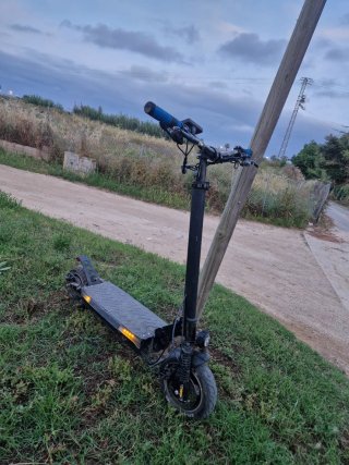Patinete Eléctrico Negro y Azul