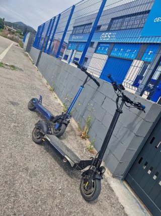 Patinete Eléctrico Negro y Azul