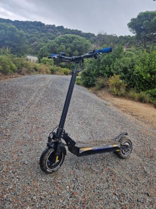 Patinete Eléctrico Negro y Azul