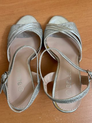 Sandalias de tacón plateadas para fiesta
