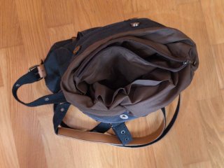 Bolso KONO Negro con Cierre Antirrobo