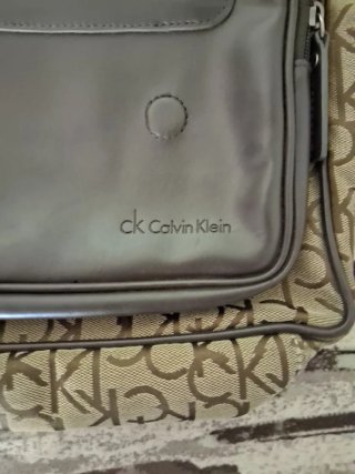 Borsone Calvin Klein monogramma marrone