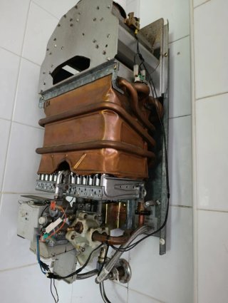 Calentador Junkers ,microinterructor quemado.