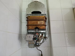 Calentador Junkers ,microinterructor quemado.