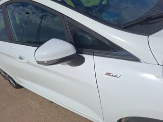 Ford Fiesta 2023 en muy buen estado