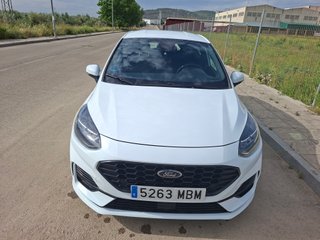 Ford Fiesta 2023 en muy buen estado
