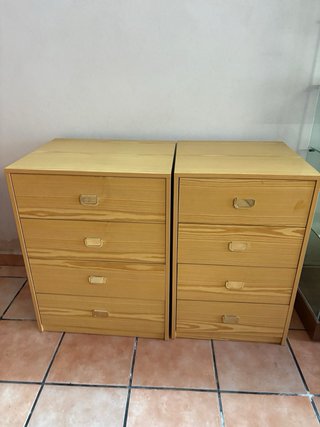 Cajonera de madera clara