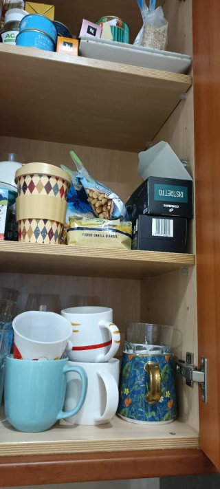 Mueble de cocina alto de madera