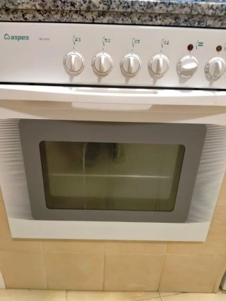Horno de cocina está buen estado funciona bien