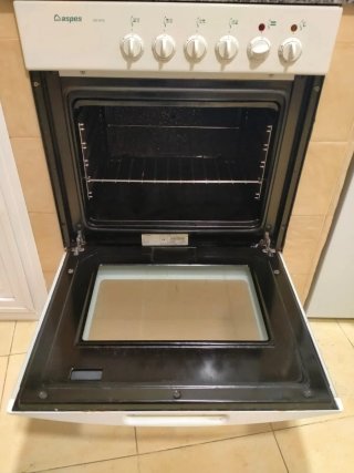 Horno de cocina está buen estado funciona bien