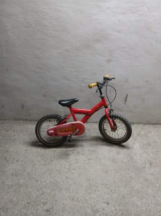Bicicleta infantil roja
