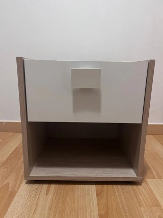 Mesita de noche moderna