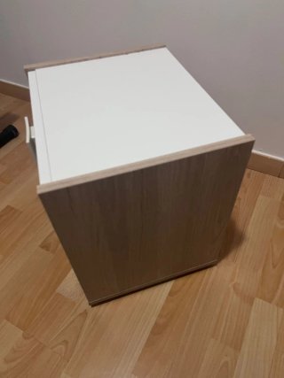 Mesita de noche moderna