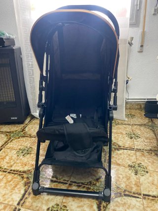 Carro de bebé negro
