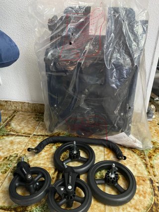 Carro de bebé negro