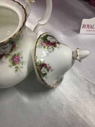 Tetera Royal Albert Celebration Porcelana