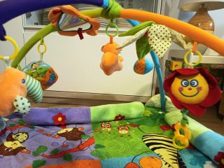 Alfombra de juegos para bebé con gimnasio