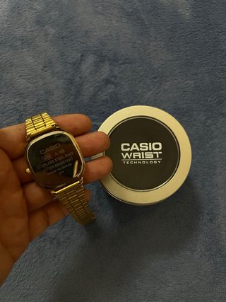 Casio Dorado y Blanco