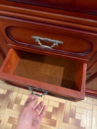 Mueble de madera con mármol