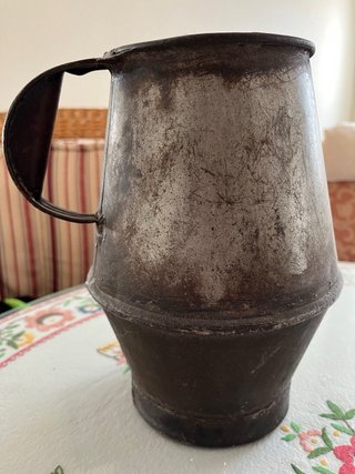 Olla a presión hierro y jarra trasiego