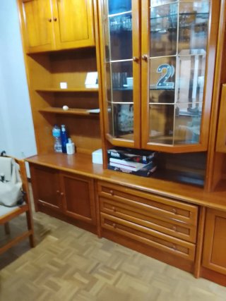 Mobiliario Salón: Sofá, mesa comedor, aparador..