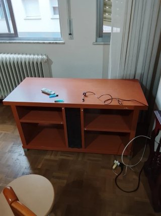 Mobiliario Salón: Sofá, mesa comedor, aparador..