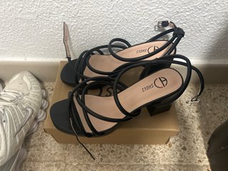 Tacones negros AD SHOES