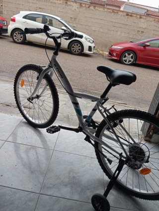 Bicicleta infantil blanca y azul 26'