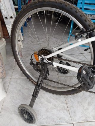 Bicicleta infantil blanca y azul 26'